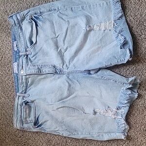 Gabriella Bermuda shorts 🩳 super cute and stretchy